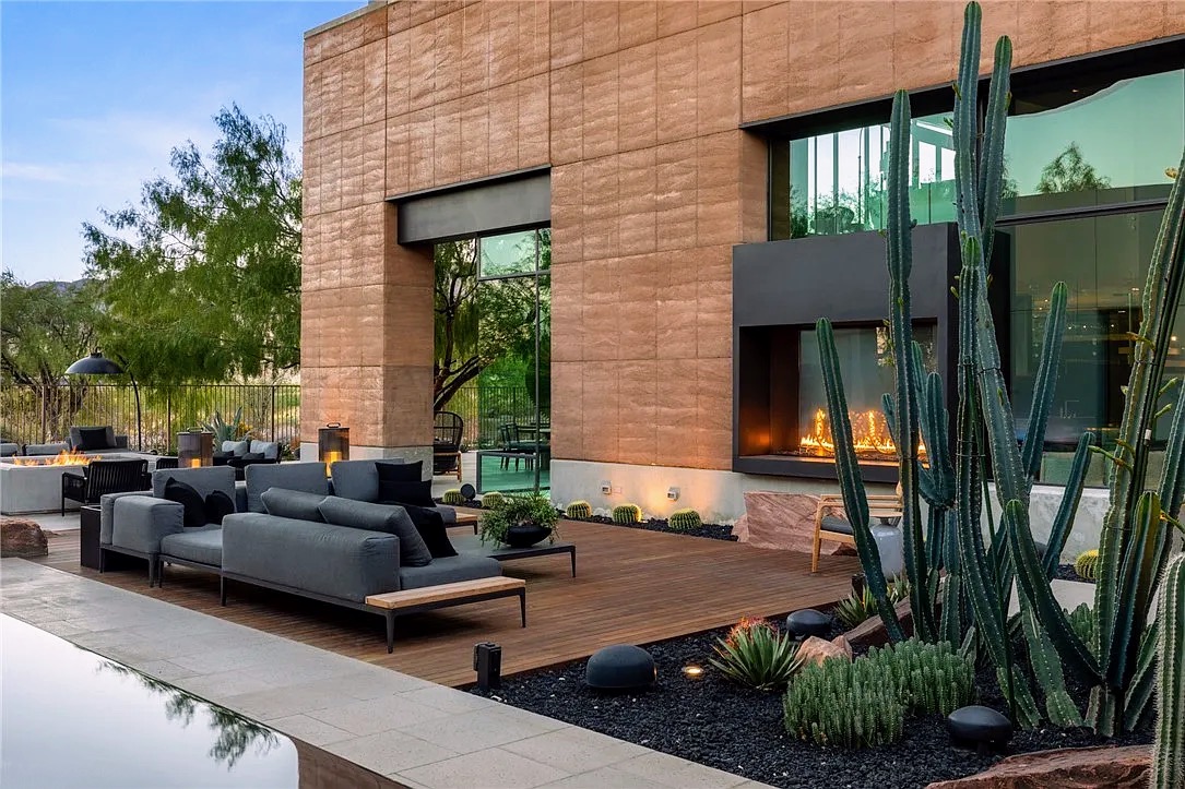 Contemporary Scottsdale custom home exterior